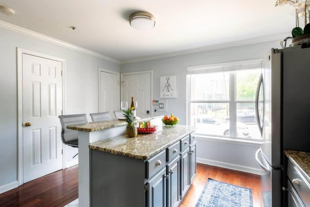Walk To Broadway Charming Modern Historic Townhome ناشفيل المظهر الخارجي الصورة